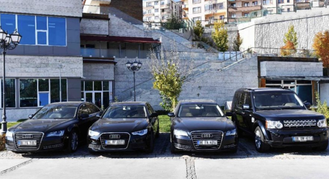 Mansur Yavaş talimat verdi! Ankara Büyükşehir Belediyesi 4 lüks aracı satışa çıkaracak - Resim: 0