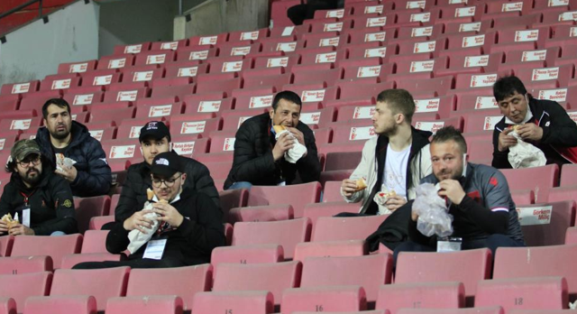 Alinur Aktaş'tan CHP’li Barış Yarkadaş'ın oruç hazımsızlığına tepki - Resim: 0