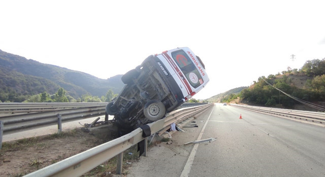 Tokat'ta refüje çıkan ambulanstaki hasta öldü 3 sağlıkçı yaralandı - Resim: 0