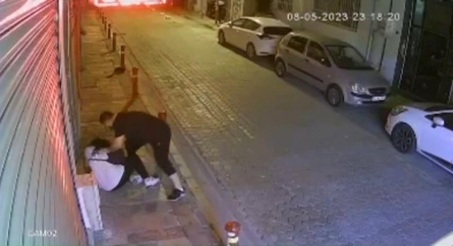 İzmir'de kadına şiddet! Yumrukladı, yere düşen kadına tekme attı! Sonra bu hale getirildi - Resim: 1