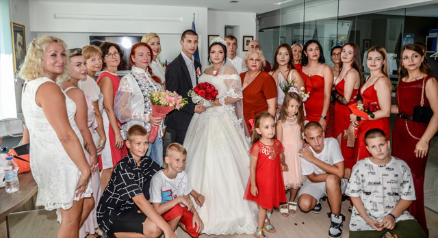 Ukrayna'daki savaş nedeniyle Antalya'da misafir edilen yetim gençler evlendi! - Resim: 1