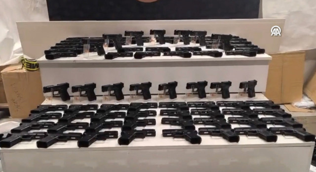 Eskişehir'de arızalı görünümü verilen araçtan çıkanlara bakın! - Resim: 2