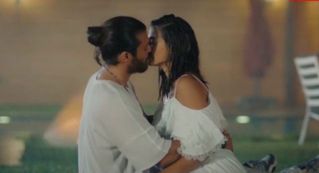 Erkenci Kuş oyuncusu Can Yaman'ı hastanelik eden öpüşme sahnesi!  - Resim: 1
