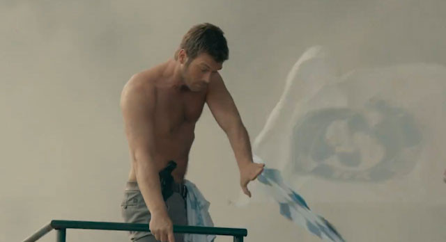 Kıvanç Tatlıtuğ Çarpışma'da üçlü çektirdi sosyal medya karıştı - Resim: 2