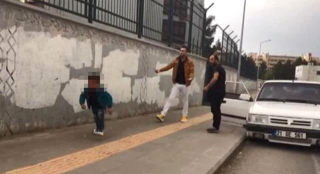 Diyarbakır'da herkesin gözü önünde yaşanan utandıran görüntü anbean kamerada! - Resim: 0