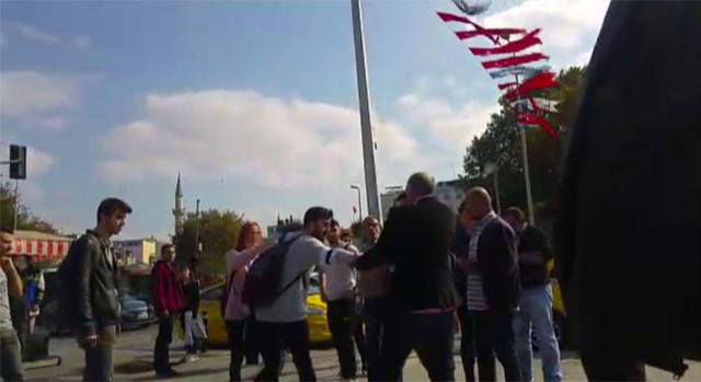 Kadıköy meydanında aile dramı baba ile kızı böyle tartıştı - Resim: 0