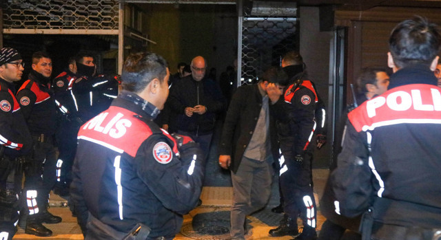 Antalya'da kumar operasyonundan kaçmaya çalışırken üçüncü kattan düştü - Resim: 1