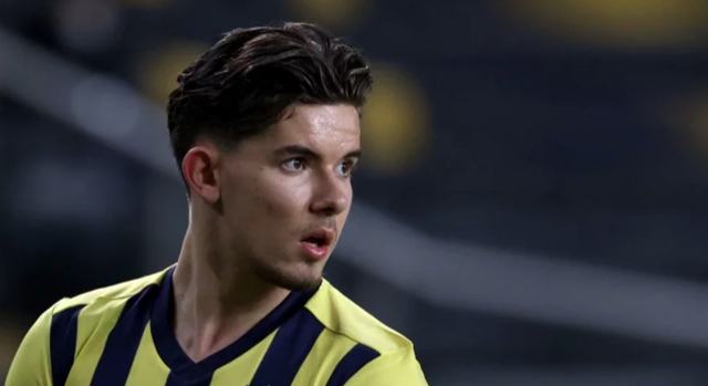 Fenerbahçe'de bir yıldız daha takımdan ayrılma kararı aldı - Resim: 0