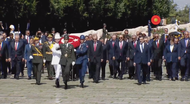 30 Ağustos Zafer Bayramı kutlanıyor! Cumhurbaşkanı Erdoğan Anıtkabir'de! Engelleyemeyecekler - Resim: 0
