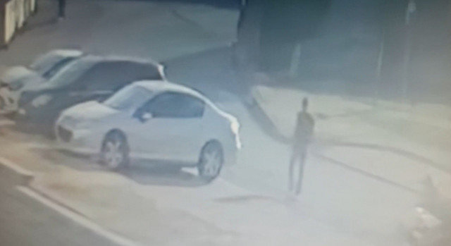 Cemevine çirkin provokasyon! 'Sanatçıyız' diye geldiler beze sarılı balta bırakıp gittiler - Resim: 0