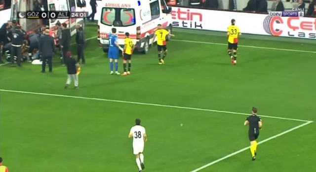 Göztepe Altay maçı korkunç bitti kaleci dövüldü fişek ateşlendi sokaklara taşan kavgalar çıktı - Resim: 10