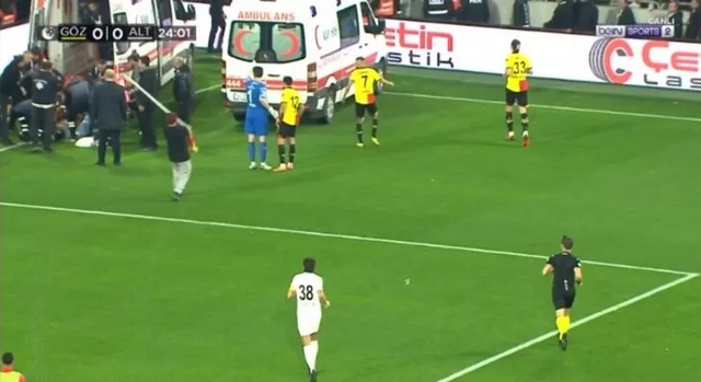 Göztepe Altay maçı korkunç bitti kaleci dövüldü fişek ateşlendi sokaklara taşan kavgalar çıktı - Resim: 11