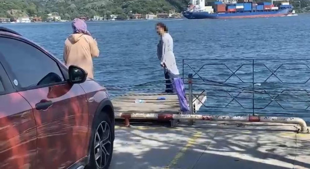 İstanbul Boğazı’nda bir garip intihar girişimi: Saatlerce güneşin altında bekledi, iskeleden denize atlamak istedi! - Resim: 0