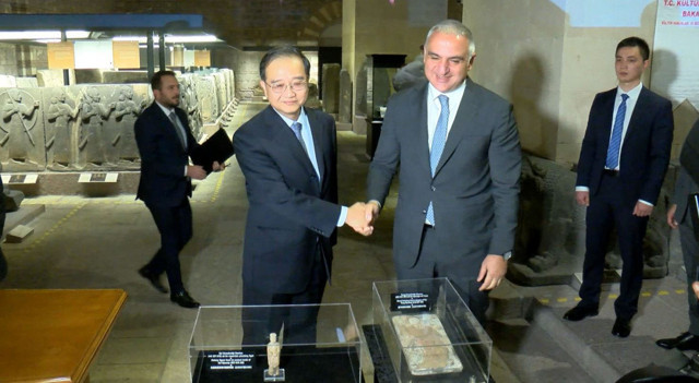 Türkiye 2 tarihi eseri Çin'e iade etti - Resim: 0