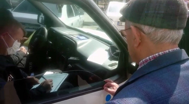 Aksaray'da ısrarla sokağa çıkma yasağına uymayanlar cezayı yedi - Resim: 1