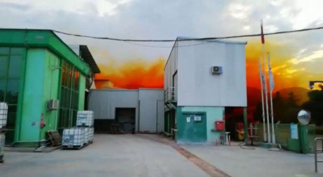 Antalya'da fabrikanın asit tankı patladı, gökyüzünü asit bulutu kapladı - Resim: 0