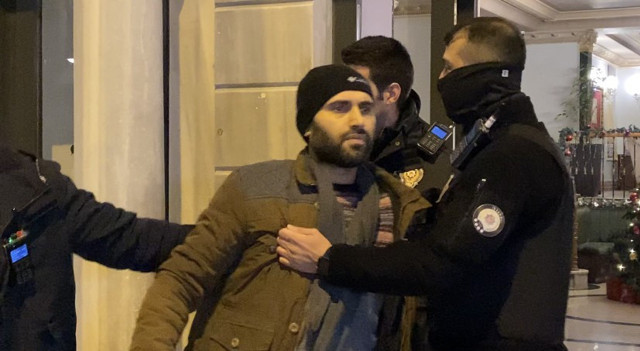 İstanbul'da şüpheli çanta paniği: "Ben bunu açarım, sıkıntı yok" deyip fırlattı, korku dolu anlar yaşandı - Resim: 2