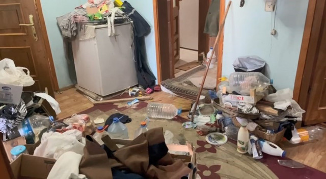 Mahalleli dayanamayıp ihbar etti, evdeki manzara şoke etti! Ekipler '3 gün sürer' diyor - Resim: 0