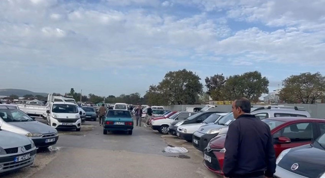 Yeni yılda fiyatlar değişecek söylentisi yetti ikinci el pazarı doldu taştı - Resim: 0