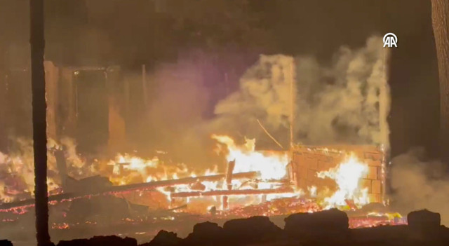 Şile'de restoranda çıkan yangın bitişindeki 5 restoran sıçradı - Resim: 0