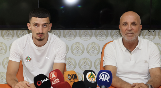 Alanyaspor'da 4 transfer için imza töreni - Resim: 0