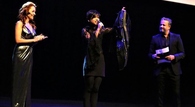 Aydilge ödülden sonra eteğini çıkardı! Dövülen kadınların çığlıyım dedi - Resim: 3