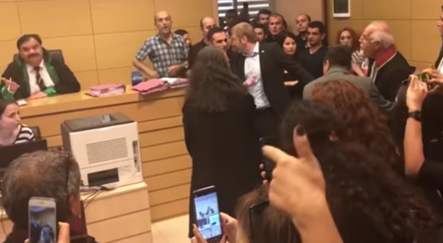 Avukatın etek boyuna takan hakim Mehmet Yoylu görevden uzaklaştırıldı - Resim: 1