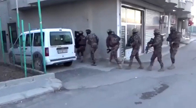 Şırnak'ta sosyal medyada terör propagandası yapan 7 kişi tutuklandı 23 gözaltı vardı - Resim: 0