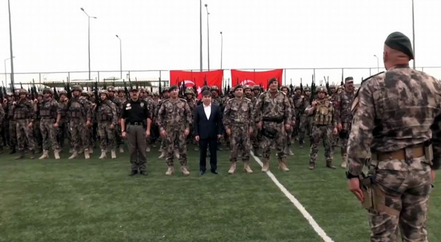 Özel Harekat polisleri törenle Suriye sınırını geçti - Resim: 1