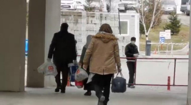 Erzurum'da tedavisi tamamlanan hastalar alkışlarla taburcu oldu - Resim: 1