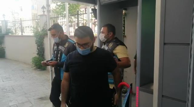 Pendik'te aracına sürten sürücüye silah çeken şahıs yakalandı - Resim: 0