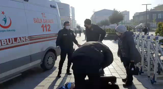 Esenyurt'ta yoldan geçen herkes ‘akıl verdi’ polis tepki gösterdi - Resim: 1