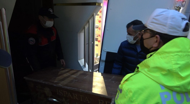 Isparta’da bir kişi başına poşet geçirilmiş halde ölü bulundu - Resim: 0