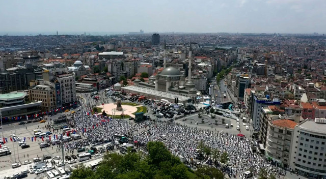 Taksim Camii ibadete açıldı binlerce insan akın etti - Resim: 1