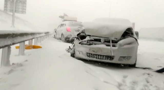 Kuzey Marmara Otoyolu geçiş ücreti için karar! Karda kalanların ücreti iade ediliyor - Resim: 0