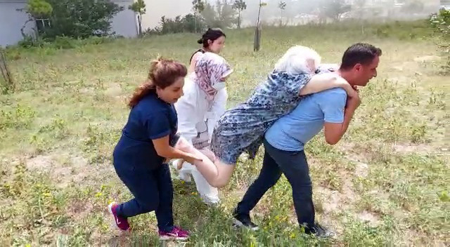 İstanbul'un tarihi Balıklı Rum Hastanesi'nde feci yangın! Alevler sardı Hastalar tahliye edildi - Resim: 2