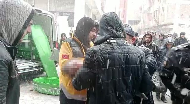 Malatya'dan kahreden görüntüler! 3 yaşındaki çocuk depremde can verdi - Resim: 0