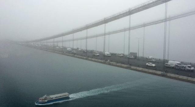 İstanbul Boğazı'na yoğun sis çöktü! Seferler iptal edildi gemi trafiği askıya alındı - Resim: 1