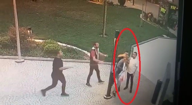 Annesinin ölümünden sorumlu tuttu! Tıp literatürüne giren kalp profesörüne silahlı saldırı kamerada - Resim: 0