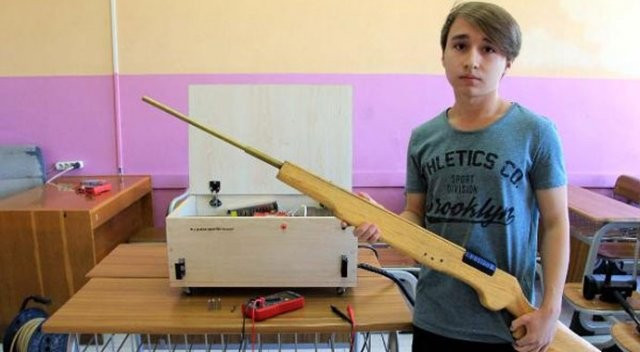 Sivaslı Mert'ten müthiş buluş! 'elektromanyetik silah' - Resim: 1