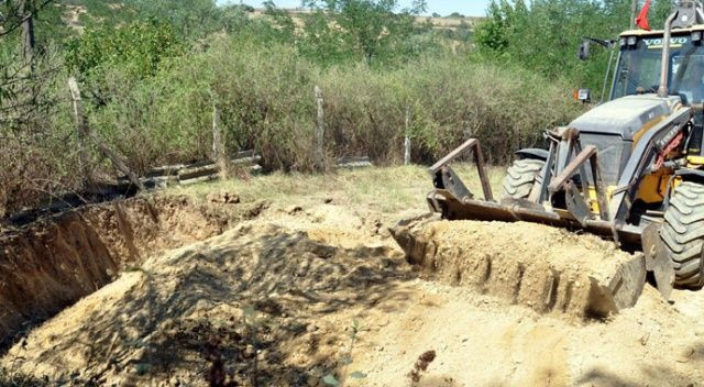500 kilo altını arıyorlar! 2 gündür kazılan yerden çıkana bakakaldılar - Resim: 1