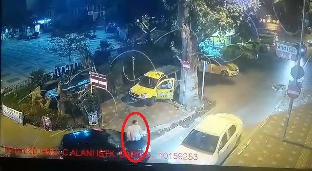 Bursa'da otomobilinin üzerine çıkan saldırganı polis merkezine kaputta götürdü - Resim: 1