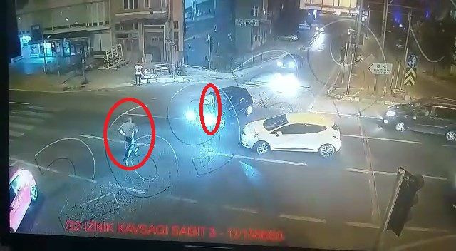 Bursa'da otomobilinin üzerine çıkan saldırganı polis merkezine kaputta götürdü - Resim: 2