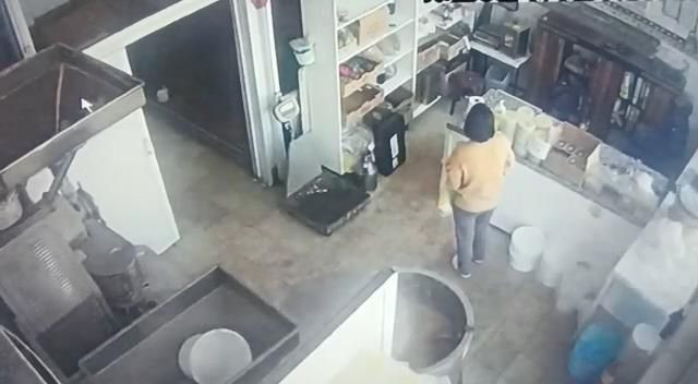 Bursa'da esnaf dolandırıldığını düşünürken soyulduğunu fark etti - Resim: 4