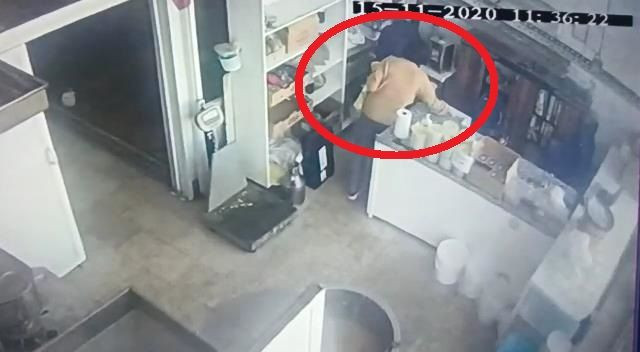 Bursa'da esnaf dolandırıldığını düşünürken soyulduğunu fark etti - Resim: 1