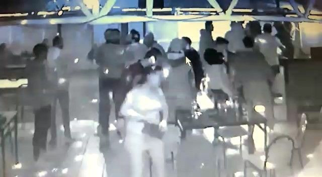 İstek parçayı hemen çalmayan müzisyeni öldüresiye dövdüler! O anlar kamerada - Resim: 3