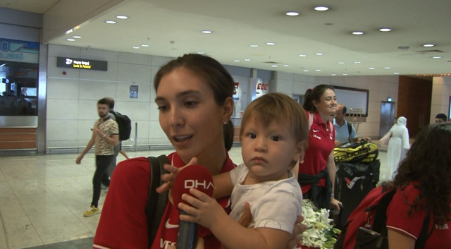 Naz Aydemir Akyol hem annelik yaptı hem de milli takım için savaştı - Resim: 1