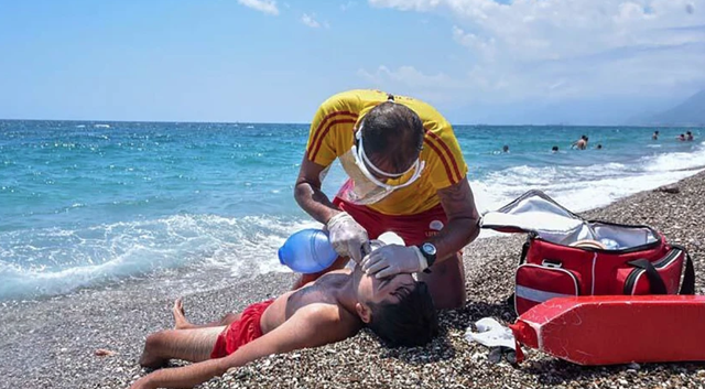 Antalya'da cankurtaranlara temaslı suni teneffüs yasağı getirildi - Resim: 0