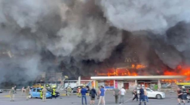 Rusya'dan AVM'ye füzeli saldırı! İçeride binden fazla sivil vardı - Resim: 3