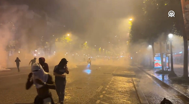 PSG şampiyon oldu, Fransa karıştı! Çıkan olaylarda 2 kişi öldü, 559 kişi gözaltına alındı - Resim: 1